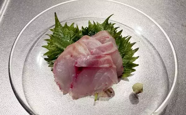 「東京湾でイサキ100匹超えの大爆釣！【太郎八丸】旬魚を刺身・真子の煮付け・一夜干しで堪能」の画像