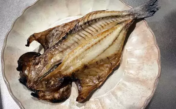 「東京湾でイサキ100匹超えの大爆釣！【太郎八丸】旬魚を刺身・真子の煮付け・一夜干しで堪能」の画像