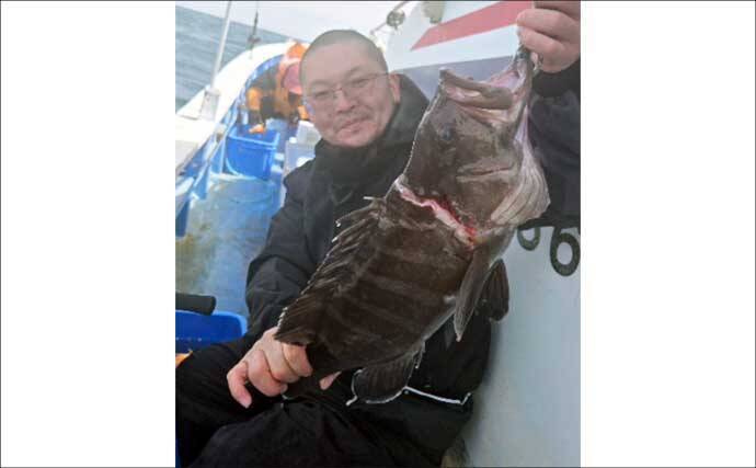 トラフグ釣る人3匹！カットウ釣りで朝の時合いに船中連発【船の釣果速報6選・三重】