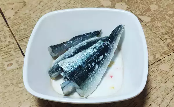 釣った魚で作る「ご飯のおかず」レシピ：小ダツの薄塩　軽く干して旨み凝縮