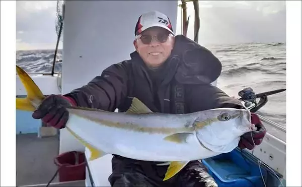 「【沖釣り釣果速報】玄界灘・響灘の落とし込みが熱い！良型ヒラメ＆ヒラマサ大型が続々（福岡）」の画像