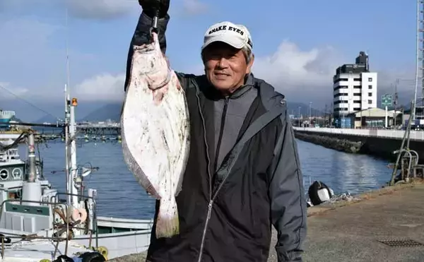 「【沖釣り釣果速報】玄界灘・響灘の落とし込みが熱い！良型ヒラメ＆ヒラマサ大型が続々（福岡）」の画像