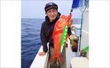 「遠州沖のキンメジギングで良型が続々ヒット！【太考丸・静岡】珍ゲストにイカも顔見せ」の画像2