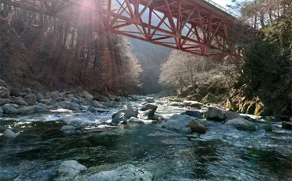 「岐阜・馬瀬川上流の【渓流釣りポイント＆攻略のコツ】を紹介　水質も非常に綺麗で景観も抜群」の画像