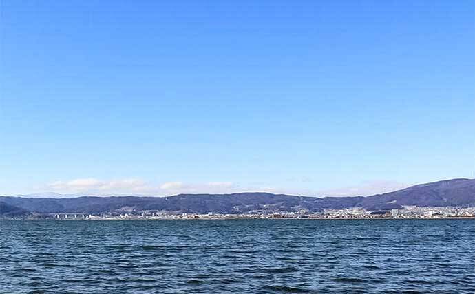 諏訪湖のワカサギ釣りで525尾キャッチ！【長野】底狙いが効いたドーム船釣行