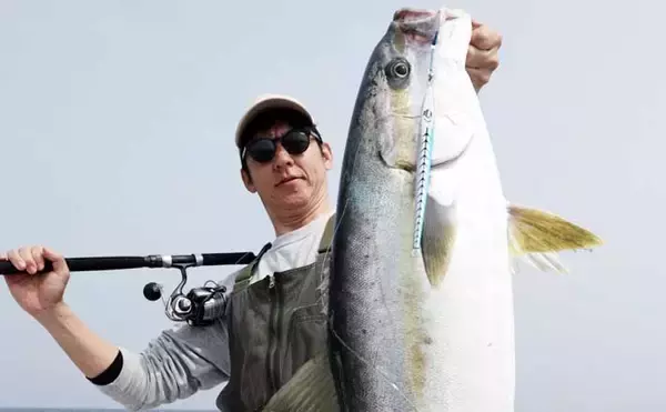 「春は大型狙いのチャンス！」玄界灘ジギングで10kg級ヒラマサをキャッチ【福岡】