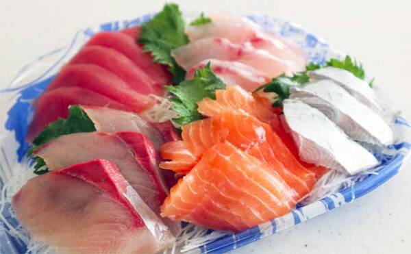 市販のお刺身が美味しくなる裏技 塩水処理 生臭さが消えるワケは 22年4月8日 エキサイトニュース