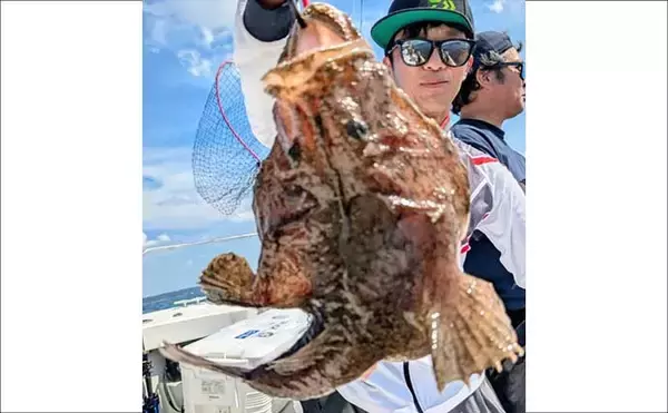 「【沖釣り釣果速報】福井沖のSLJでアンコウをキャッチ！根魚続々ヒットで船上賑わう（福井）」の画像
