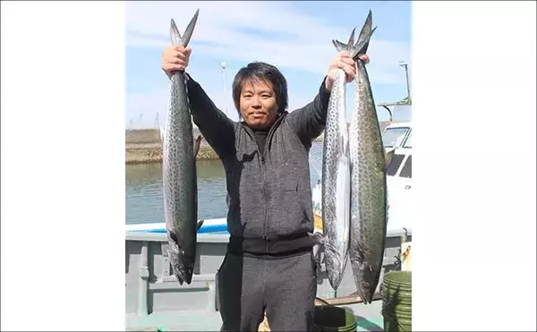 「「釣った魚の重量が軽い人が優勝？」ちょっと変わった釣り大会で良型サワラ続々」の画像