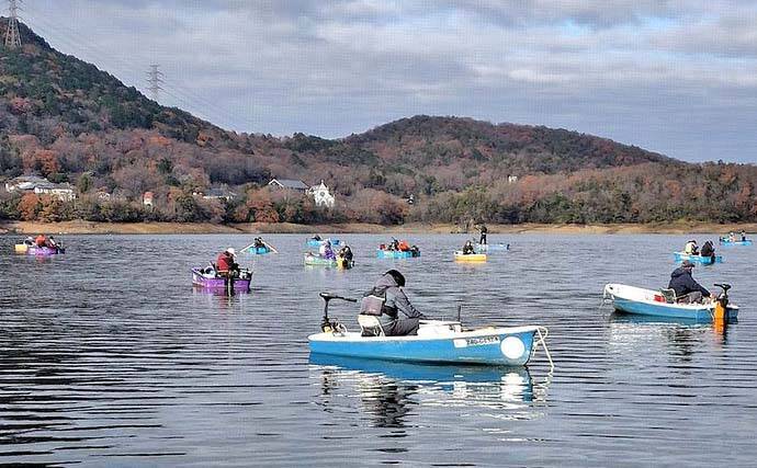 入鹿池のボートワカサギ釣りで2人300匹超！【愛知】回遊大群を捉えて兄弟対決制す