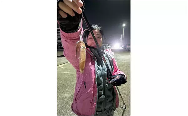 「釣れないと言われる半田港でヒイカを狙う【愛知】エサ釣りで当たり千金の2匹キャッチ」の画像