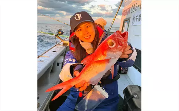 「「キンメダイがズラッと提灯行列！」フラッシャーサビキ仕掛けでキンメ多点掛けを達成【千葉・片貝】」の画像
