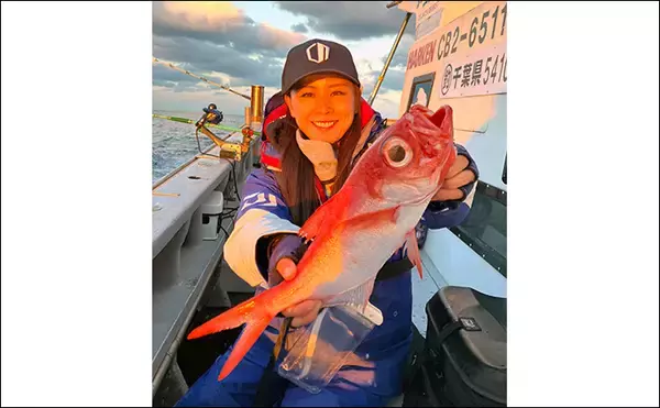「「キンメダイがズラッと提灯行列！」フラッシャーサビキ仕掛けでキンメ多点掛けを達成【千葉・片貝】」の画像