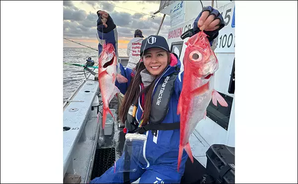 「「キンメダイがズラッと提灯行列！」フラッシャーサビキ仕掛けでキンメ多点掛けを達成【千葉・片貝】」の画像