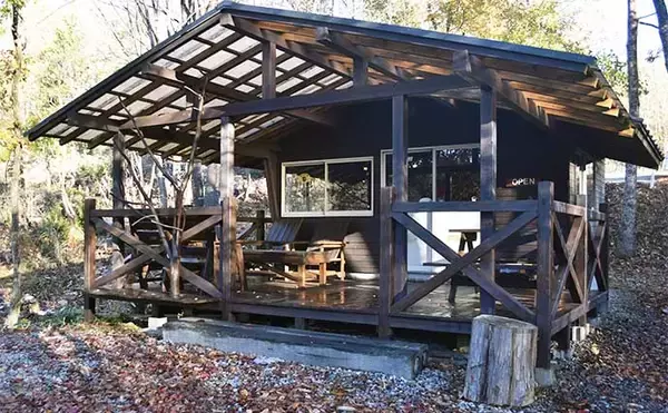 「管理釣り場ルアー釣行でニジマス連発【愛知・戸神の池】大自然の中で堪能」の画像