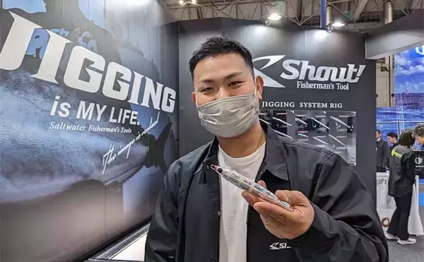 「フィッシングショー大阪でShaut!のブースに潜入　新しいジグカラー「パープルグロー」とは」の画像