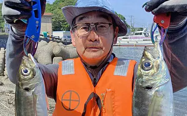 東京湾「手こぎボート釣り」で45cmアジ手中【神奈川・斉田ボート】別艇ではマダイも登場