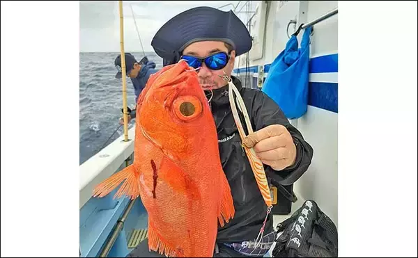 「「深場で本命連発！」下田沖のキンメジギングで全員安打達成【静岡・ひがし丸】」の画像