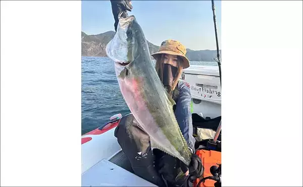 「女性のゴムボートアングラーに聞いた「100%自力で釣る」魅力とは？」の画像