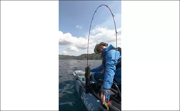 「カヤックタイラバ釣行で70cmマダイ　足漕ぎだからこそ魚探反応にロックオン可能」の画像