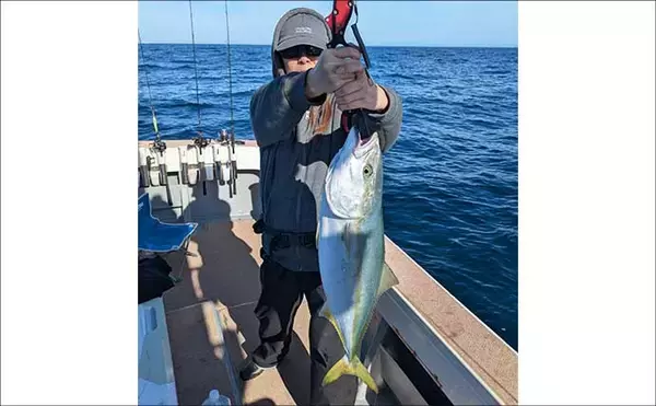 「「ズドンと青物襲来！」若狭湾ジギング船で良型ブリ・ヒラマサを好捕【福井】」の画像