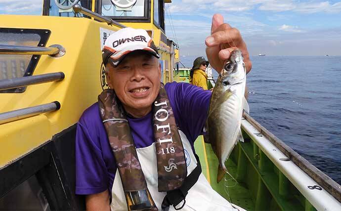 東京湾の午前LTアジ船で30cm頭に釣る人75尾【荒川屋】潮動くと入れ食いに