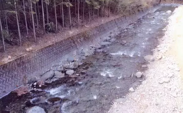 「「尺ヤマメ・尺イワナも狙える！」道志川の渓流釣り場ガイド【山梨】入渓しやすい中流域を紹介」の画像