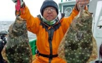 外房・大原の泳がせ釣りで良型ヒラメ続々！【千葉】4〜5kg級ヒットにマハタも登場