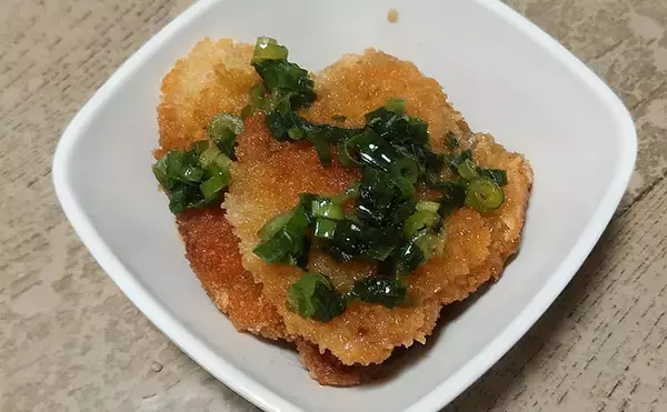 「釣った魚で作る「ビールのつまみ」レシピ：アジフライのネギポン　揚げ焼きでOK」の画像
