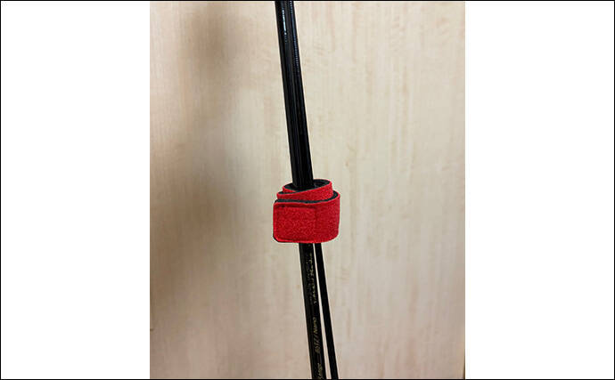 釣り人以外は知らない釣行アイテム「ロッドベルト」　派手な色は紛失防止のため？