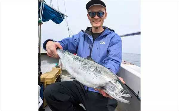 「ジギングで希少なサクラマスが登場！ワラサも連発【沖釣りピックアップ4選・北陸】」の画像