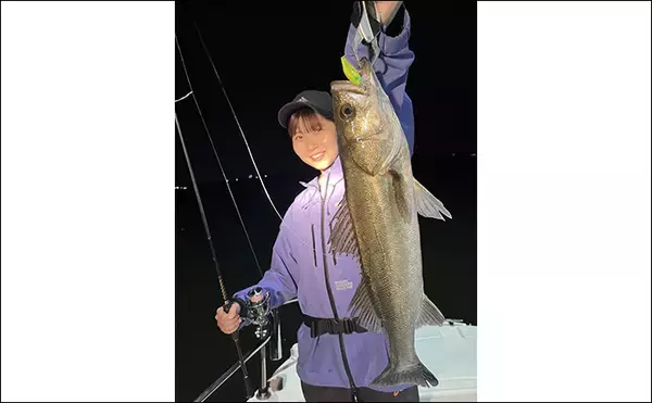 「「秋のボートルアーシーバス釣りが開幕！」50cm級が連続ヒット【愛知・三河湾】」の画像