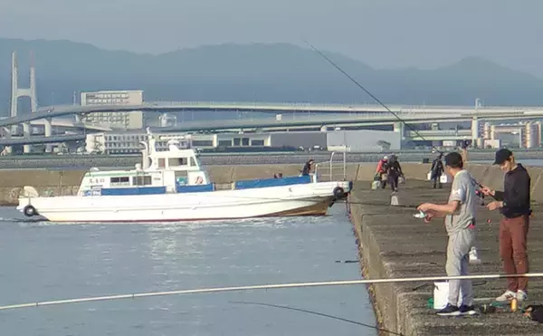 「泉佐野一文字で青物狙いノマセ釣りに挑戦【大阪】本命不発も赤灯台周りで小アジ＆サッパ確保」の画像