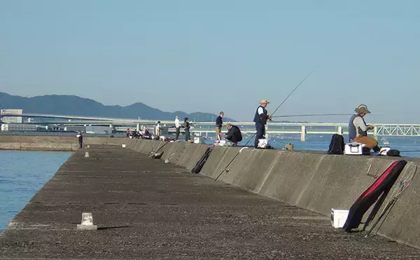 「泉佐野一文字で青物狙いノマセ釣りに挑戦【大阪】本命不発も赤灯台周りで小アジ＆サッパ確保」の画像