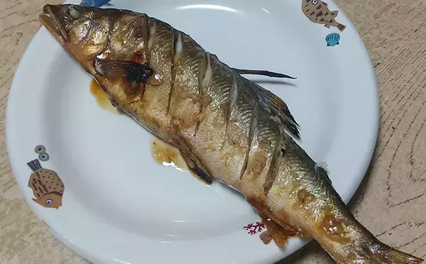 「釣った魚で作る「秋の味覚」レシピ：アユの甘みそ焼き　遠火の弱火でじっくり」の画像