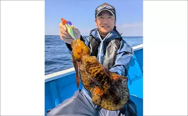 「「シーズン終盤のレッドモンスターを狙う！」串本沖ティップランエギングでアオリイカ好捕」の画像