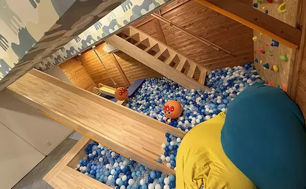 「「コノシロが掬い放題の宿？」海まで徒歩0分のゲストハウス『HASHINSHITA』に泊まってみた」の画像