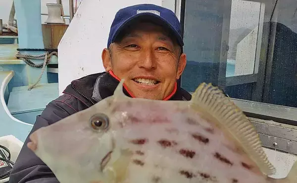 「集魚板が炸裂！」南知多沖のカワハギ釣りで27cm頭に肝パンが連発【愛知・石川丸】