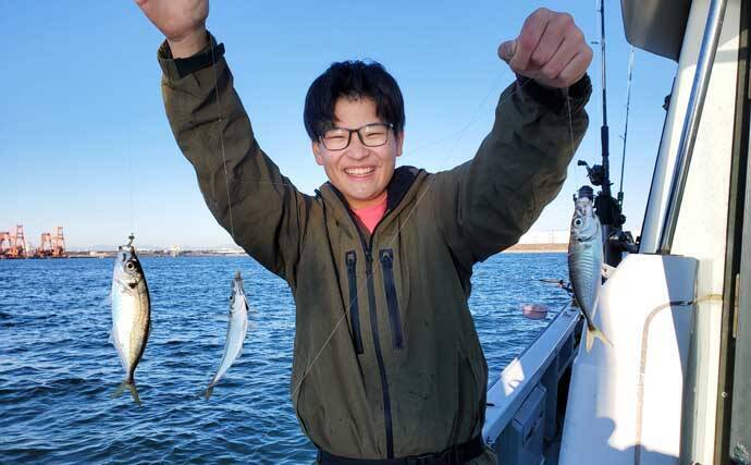 「まずはアジ確保から！」東京湾アジ泳がせ釣りで4.8kgワラサを手中【けやき丸】