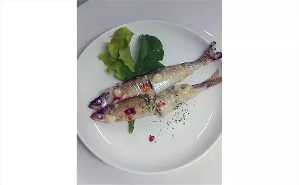 「釣魚で作る「保存可能なおつまみ」レシピ：ワカサギのグリエ　食べる前にレンジでチン」の画像