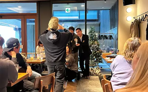 「釣り業界のオフ会＆忘年会に参加してみた　釣り場とは異なる雰囲気に緊張？」の画像