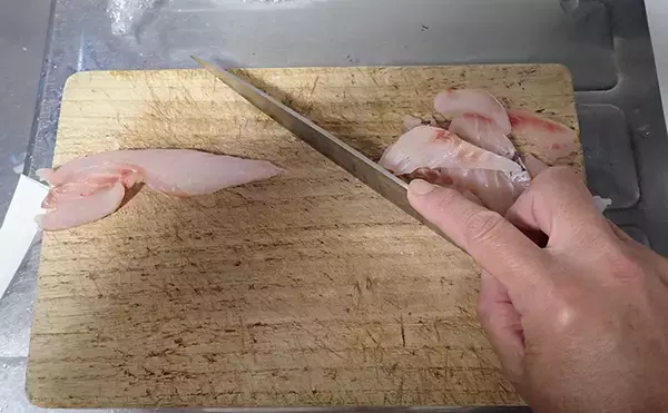 「釣魚で作る「漁師飯」レシピ：クロダイのなめろう風　味噌がミソ？」の画像