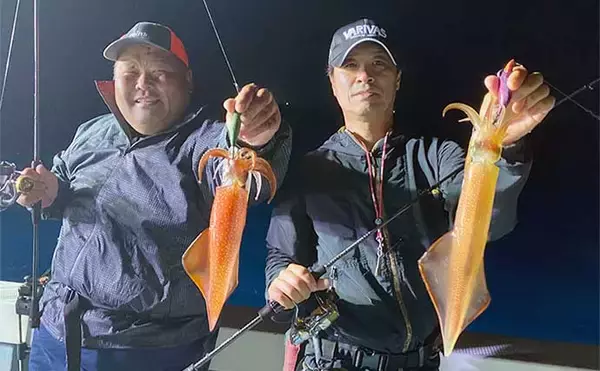 「【玄界灘】夜焚きイカ最新釣果　50cmオーバー頭に良型ヤリイカ好調」の画像