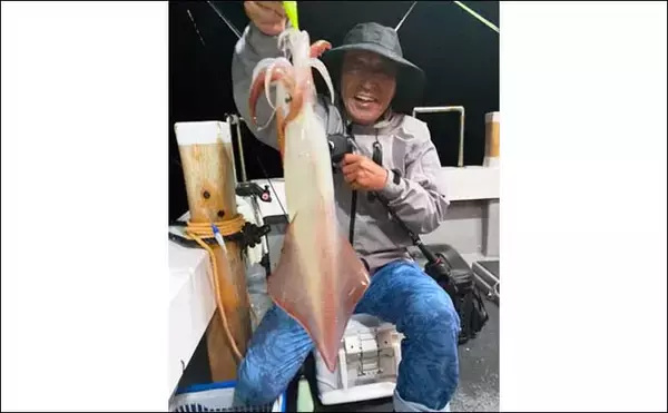 「【玄界灘】夜焚きイカ最新釣果　50cmオーバー頭に良型ヤリイカ好調」の画像