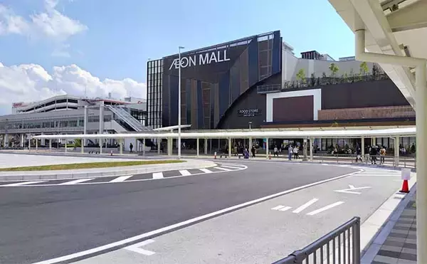 「千葉県の『夢の河川』で60cm級シーバスが連発　買い物と釣りが一緒に楽しめる」の画像