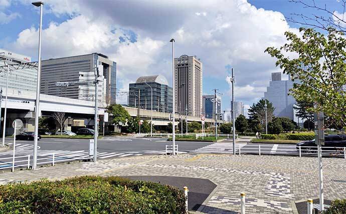 千葉県の『夢の河川』で60cm級シーバスが連発　買い物と釣りが一緒に楽しめる