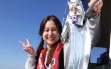 【沖釣り釣果速報】大分沖のタチウオ便で指幅6本級ドラゴンサイズ浮上！（大分・熊本）