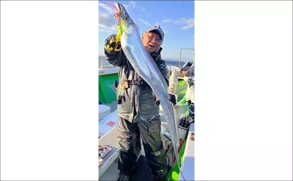 「【沖釣り釣果速報】大分沖のタチウオ便で指幅6本級ドラゴンサイズ浮上！（大分・熊本）」の画像
