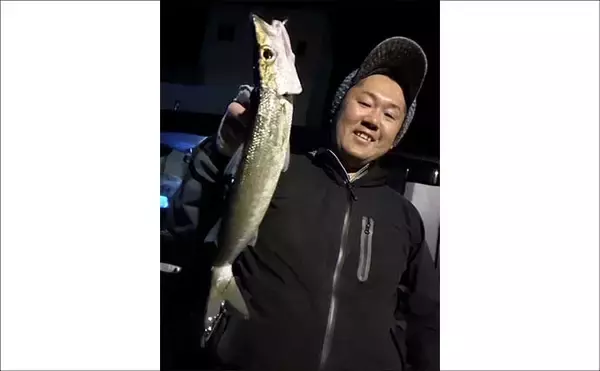 「爆風の堤防エギングでアオリイカ手中！【熊本・天草崎津】ソフトルアーで40cm級カマスも登場」の画像