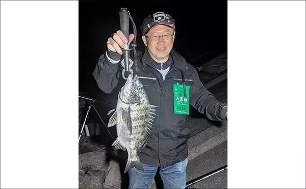 「ぶっ込みウナギ釣りで本命不発も45cm良型クロダイ手中【宮川・三重】」の画像